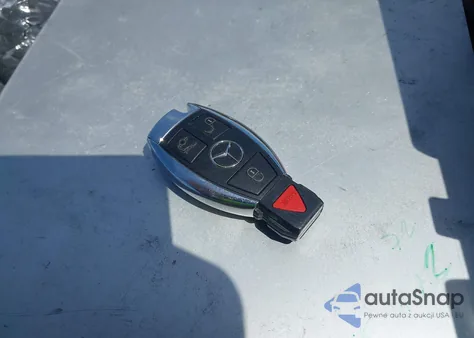 2011 Mercedes-Benz C 300 Luxury/Sport z USA, uszkodzony, nr VIN WDDGF5EB1BR147209